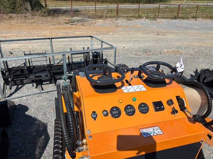 #72-•-landhonor-ht380q1-mini-track-skid-steer-image-5