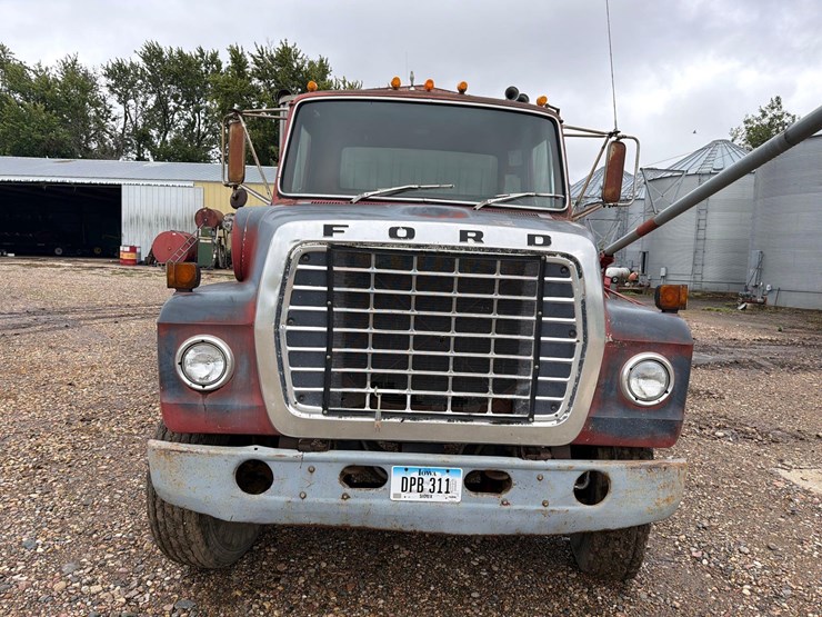 1980-ford-8000-image-2