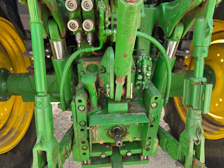 john-deere-6105m-image-34