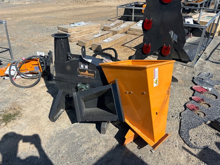 #52-•-skid-steer-wood-chipper-image-1