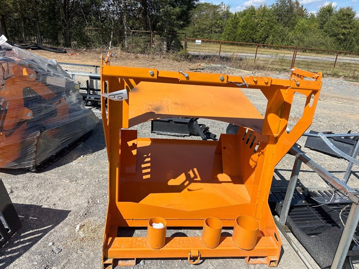 #69-•-skid-steer-attachment-/-tool-organizer-image-2