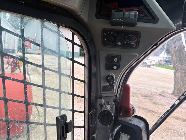 2015-caterpillar-289d-image-44