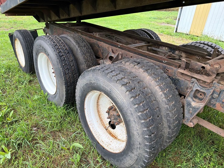 international-8300-6x4-semi-grain-truck-image-14
