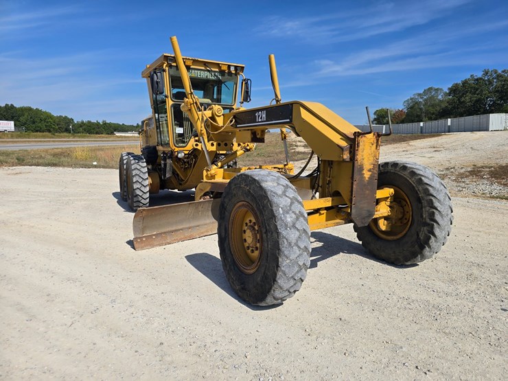 2005-caterpillar-12h-image-17