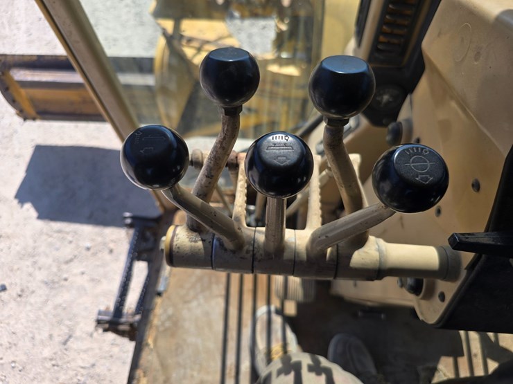 2005-caterpillar-12h-image-80