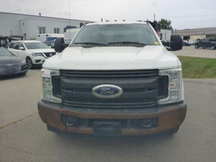 2019-ford-f350-xl-image-8