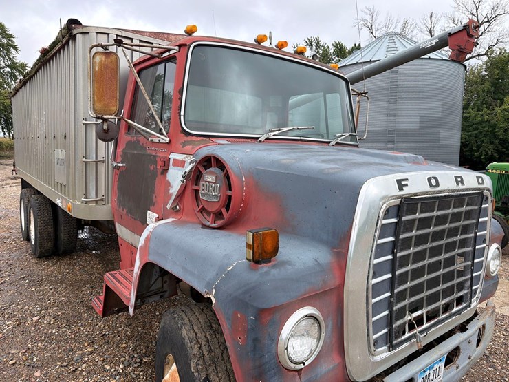 1980-ford-8000-image-43