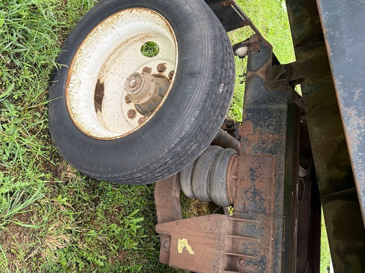 international-8300-6x4-semi-grain-truck-image-15