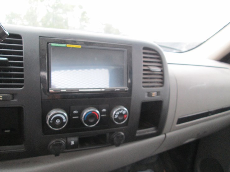 2011-chevrolet-2500hd-image-30