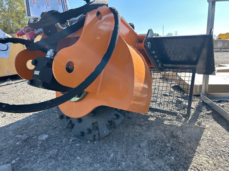 #13-•-skid-steer-stump-grinder-image-3