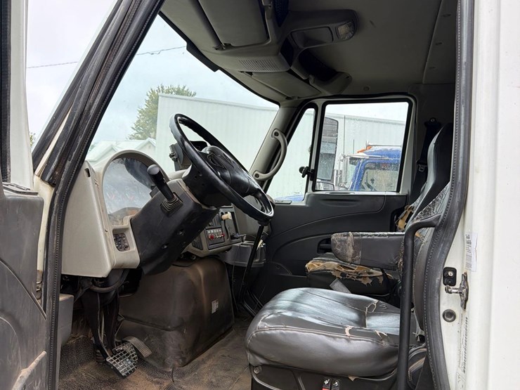 2009-international-durastar-4300-image-62