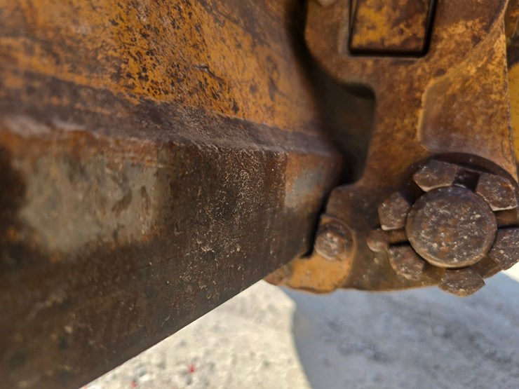 2005-caterpillar-12h-image-31