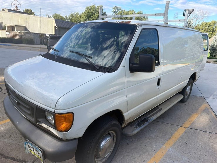 2006-ford-e250-image-12