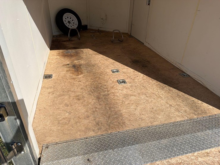 2011-stealth-14ft-enclosed-bumper-hitch-trailer--1-owner-image-33