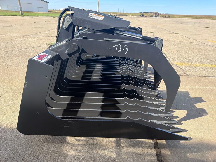 stout-hd-72”-skidloader-grapple-bucket-image-8