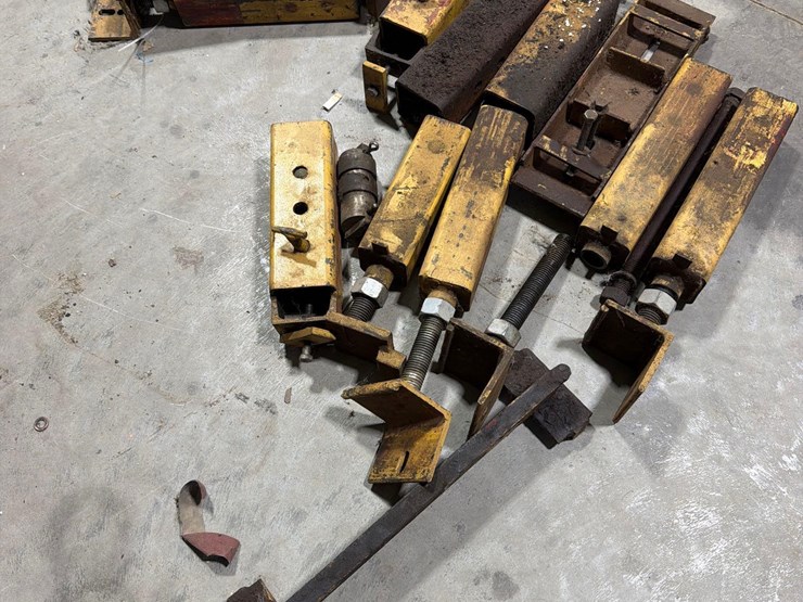 goffer-model-r-12-tractor-splitting-stand-image-8