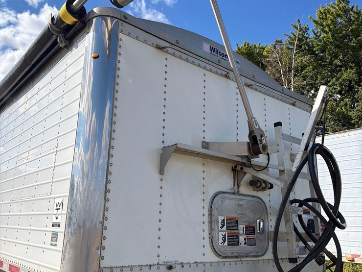 2011-wilson-46ft-fixed-tri-axle-live-bottom-semi-belt-trailer--1-owner--very-clean-trailer-image-40