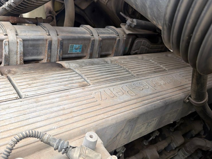 2005-sterling-9500-semi-tractor-image-67