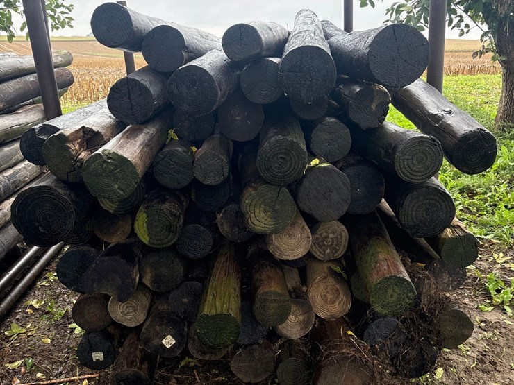 wood-post-and-stand-image-1