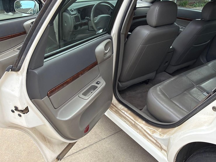 2004-chevrolet-impala-ls-car-image-30