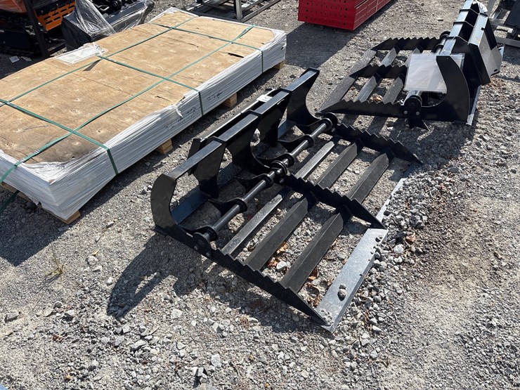#84-•-mini-skid-steer-land-leveler-image-1