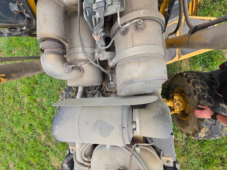 2016-deere-410l-image-24