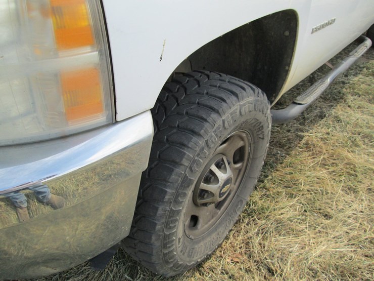 2011-chevrolet-2500hd-image-19