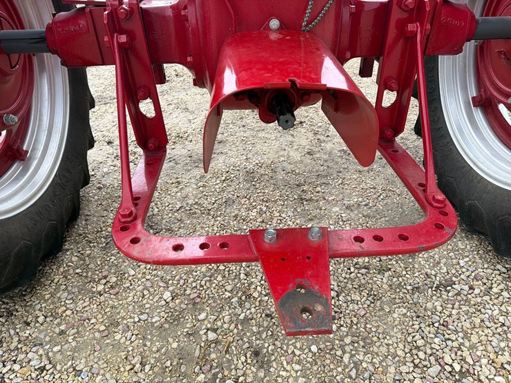 1954-farmall-super-h-tractor—restored-image-8