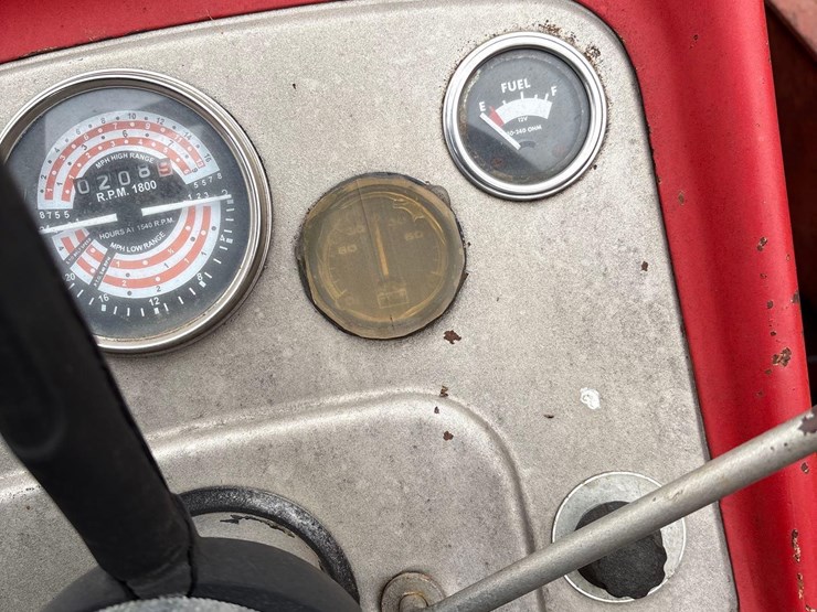 massey-ferguson-165-image-31