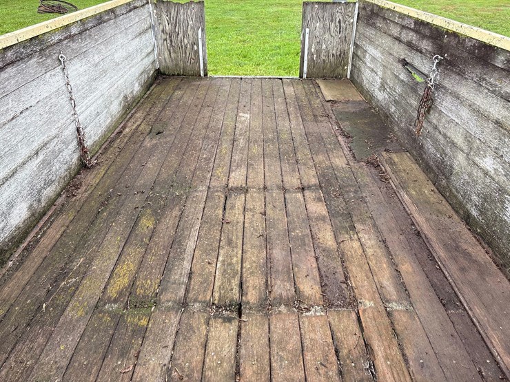 70”-x-142”-john-deere-barge-wagon-image-12