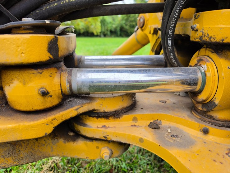 2016-deere-410l-image-80