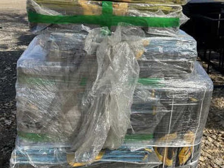 #102-•-20"-tote-bags-on-pallet-image-2