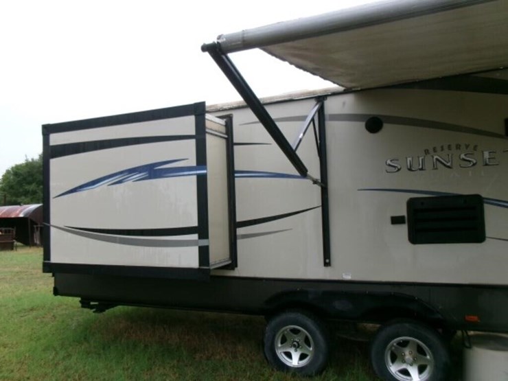 2013-sunset-trail-reserve-camper-image-7