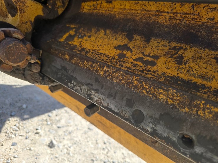2005-caterpillar-12h-image-38