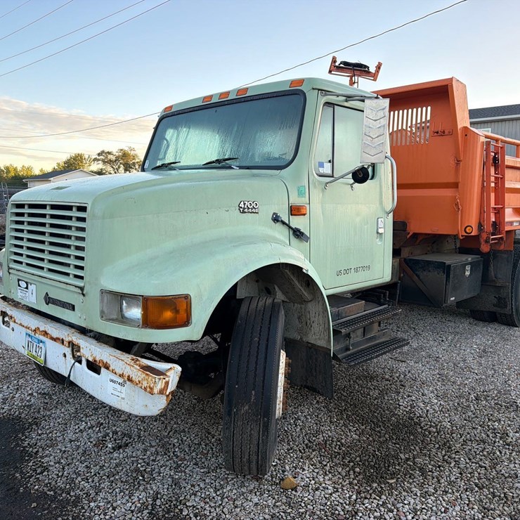 2000 INTERNATIONAL 4700