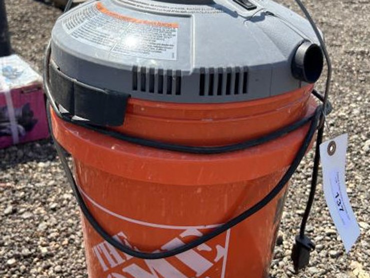 #137-•-5-gallon-bucket-head-wet/dry-vac-power-head-image-1