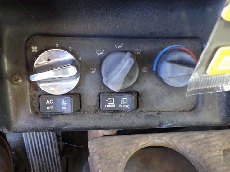 1995-peterbilt-357-image-58
