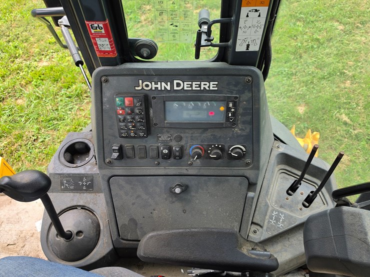 2016-deere-410l-image-38