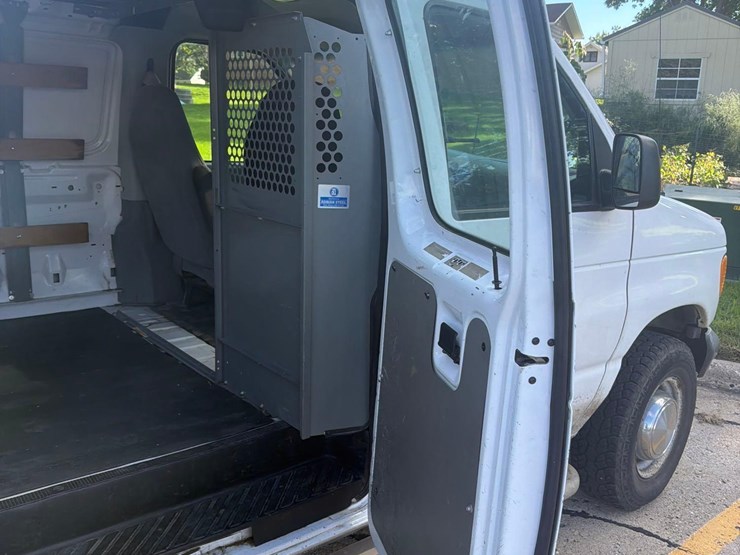 2006-ford-e250-image-33