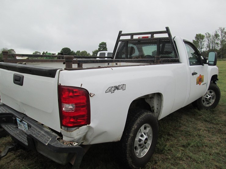 2011-chevrolet-2500hd-image-3