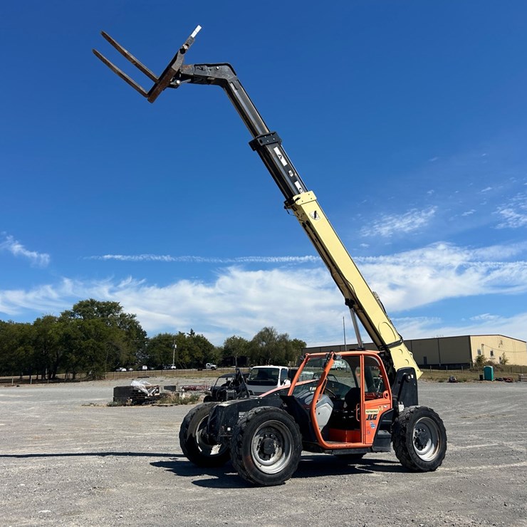 2018 JLG 742