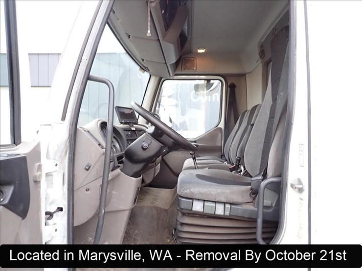 2013-peterbilt-220-image-23