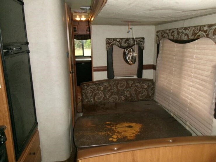 2013-sunset-trail-reserve-camper-image-17