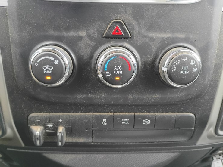 2016-dodge-2500-image-44