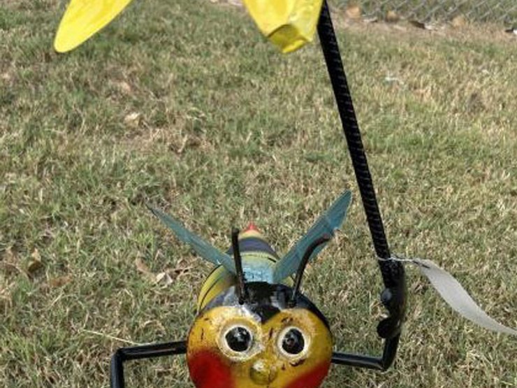 #173-•-metal-art---bumblebee-w/umbrella-&-sunflower-image-3
