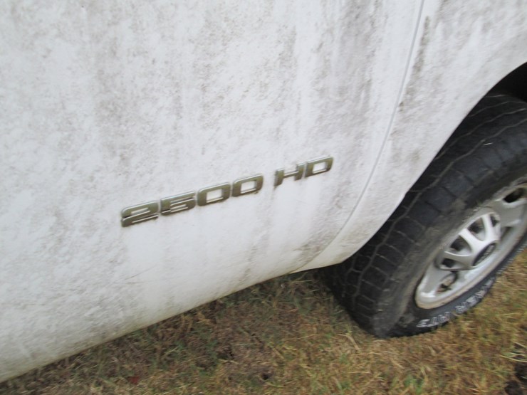 2013-gmc-2500hd-image-12