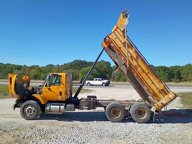 2007-international-7400-image-16