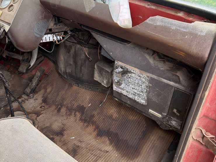 1980-ford-8000-image-49
