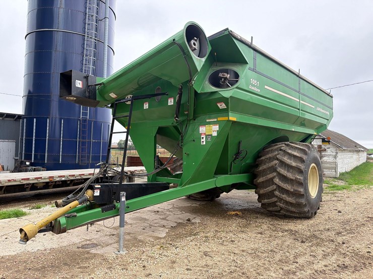 2012-j&m-1051-grain-storm-grain-cart-1-owner-image-1
