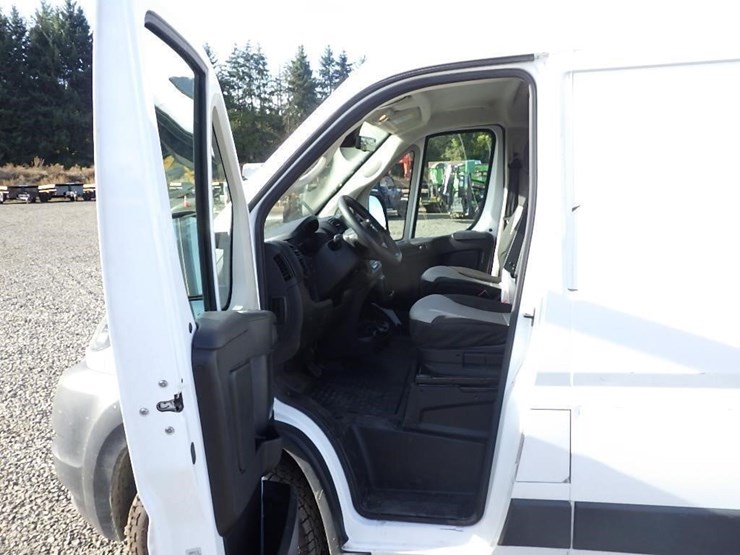 2022-dodge-3500-image-21